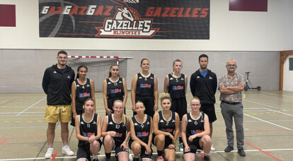 Nous avons eu le plaisir d’offrir des maillots à l’équipe de basket des Gazelles blinoises !