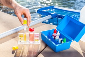 En vente chez BigMat Camozzi les produits de traitement pour ouvrir la piscine l'été- Jusqu'au 1 er juin 2024, analyse de l'eau offerte.