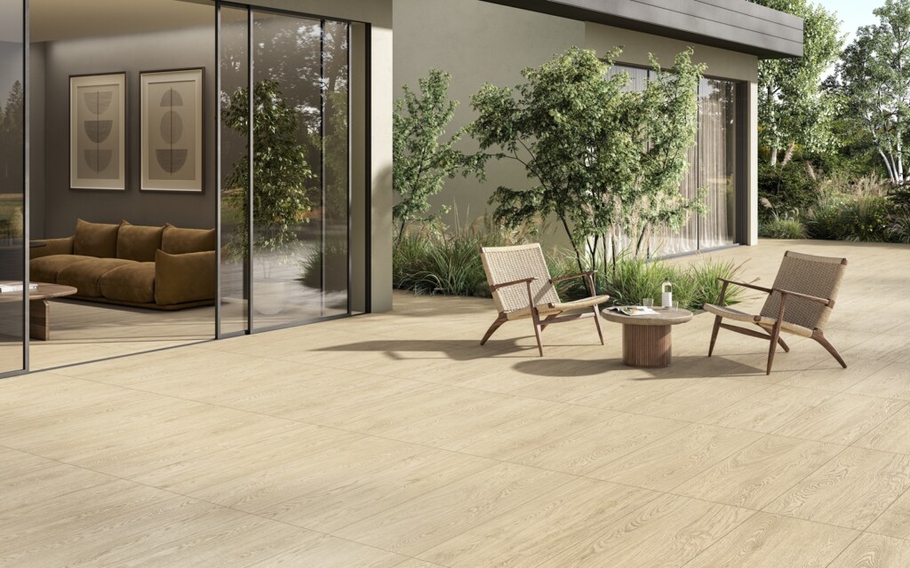 Carrelage pour sol extérieur en grès cérame effet bois CASTELVETRO