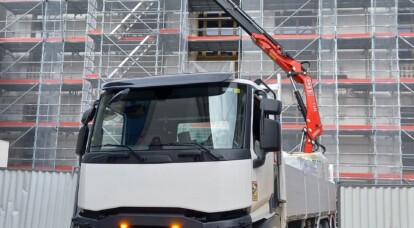 Nouveau camion équipé d'une grue de pointe !