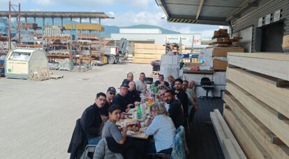 Cette semaine, l’équipe Dimabois a eu la visite et le plaisir de partager un moment convivial autour d’un barbecue avec notre partenaire KP1.