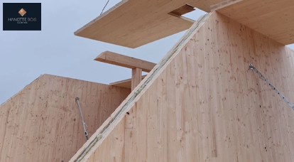 Système constructif : le panneau lamellé croisé (CLT *)