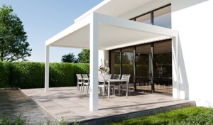 pergola bioclimatique Elena. Comment réaménager votre jardin à prix intéressants pour les beaux jours ? Profitez de l'offre avec notre catalogue complet ! 
