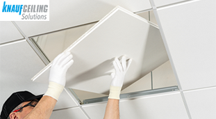 TOPIQ® Alpha, une nouvelle gamme de plafonds acoustiques plus blanche et plus lisse